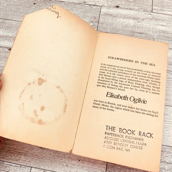 Strawberries In The Sea - Elisabeth Ogilvie 1977 Vtg Avon 1st Print Paperback PB - Picture 3 of 13